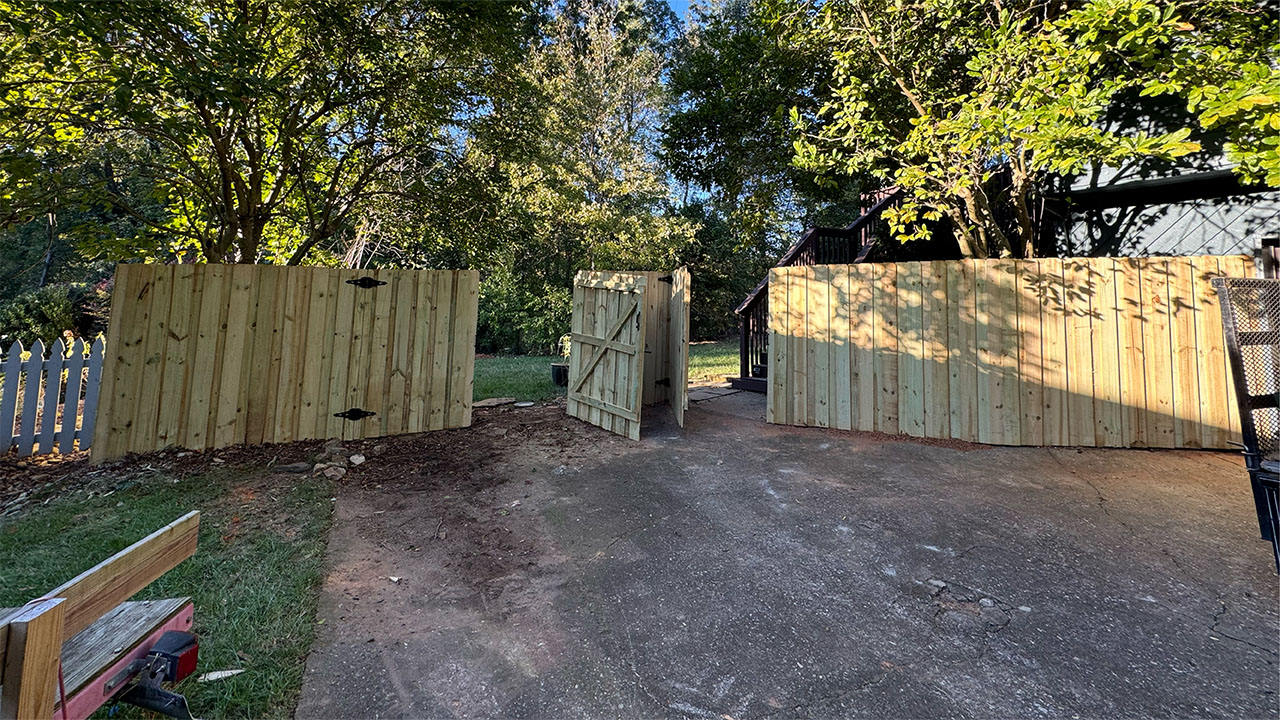 Hawk fences Atlanta after Hawk fences Atlanta after